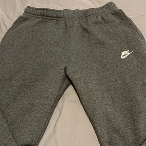 Men’s Nike Sweat Pants (Gray). Size Large, Great Condition.